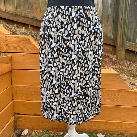 BCBGMaxAzria Leaf Pattern Skirt Size Large - Picture 4 of 11